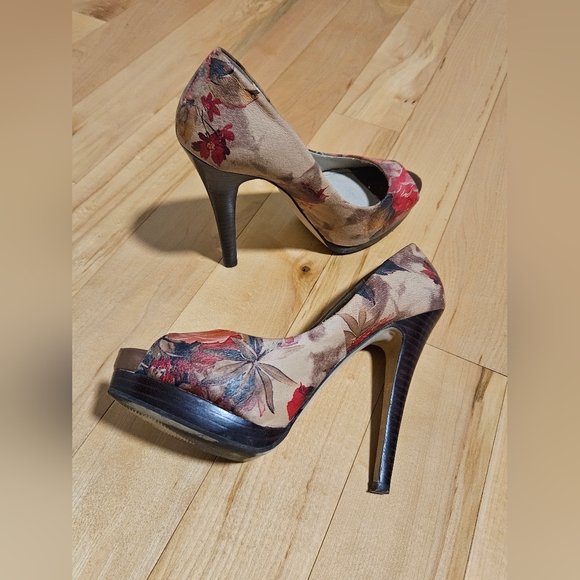 Floral Leather stillettos, size 7.5 Aldo - Picture 4 of 8